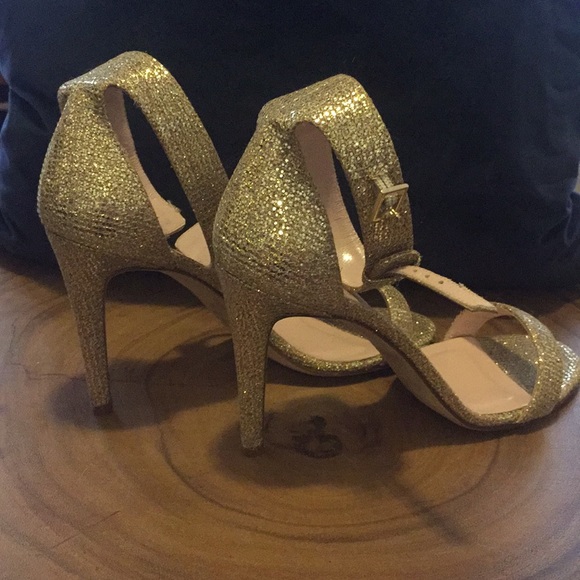 Heels - Picture 3 of 3